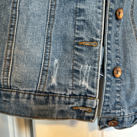 Cropped Jean Jacket - Picture 2 of 4